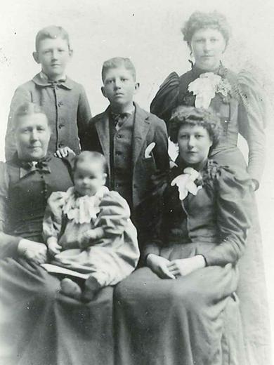 Mary Goble Pay, daughter of Mary Penfold Goble, with children and a grandchild