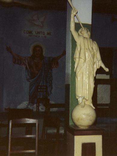 Statue von Moroni im Gemeindehaus in Cape Coast