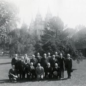 Standing, left to right: David O. McKay, Rudger Clawson, Orson F. Whitney, Anthony W. Ivins, Richard R. Lyman, Heber J. Grant, Reed Smoot, Charles W. Nibley, Sylvester Q. Cannon, George Albert Smith, Joseph Fielding Smith. Kneeling: Hyrum G. Smith, Melvin J. Ballard, Stephen L Richards, John A. Widtsoe, George F. Richards. (PH4100, Church History Library, Salt Lake City.)