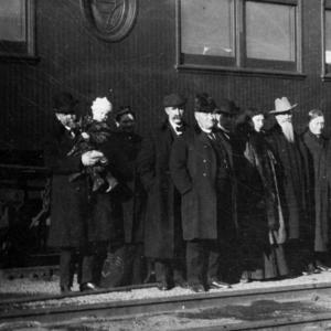 George F. Richards and Alice Almira Robinson are standing on the far left. Oliver Richards is in George's arms. (PH320, Church History Library, Salt Lake City.)