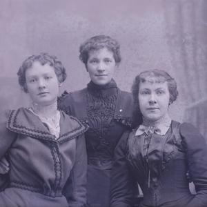 Scottish Latter-day Saint Lizzie Nelson, who frequently accompanied the missionaries to church meetings and on other outings, stands between missionaries Josephine Booth (left) and Eliza Chipman at the Hampton photo studio in Glasgow, 7 March 1900. (PH 6142, Church History Library, Salt Lake City.)