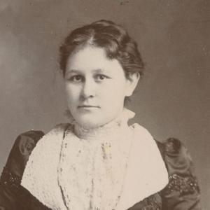 Inez Knight, one of the first single Latter-day Saint women called to full-time missionary service, sits for a portrait taken by a studio in Ashford, Kent, England, during her service in the British Mission. (MS 29515, Church History Library, Salt Lake City.)