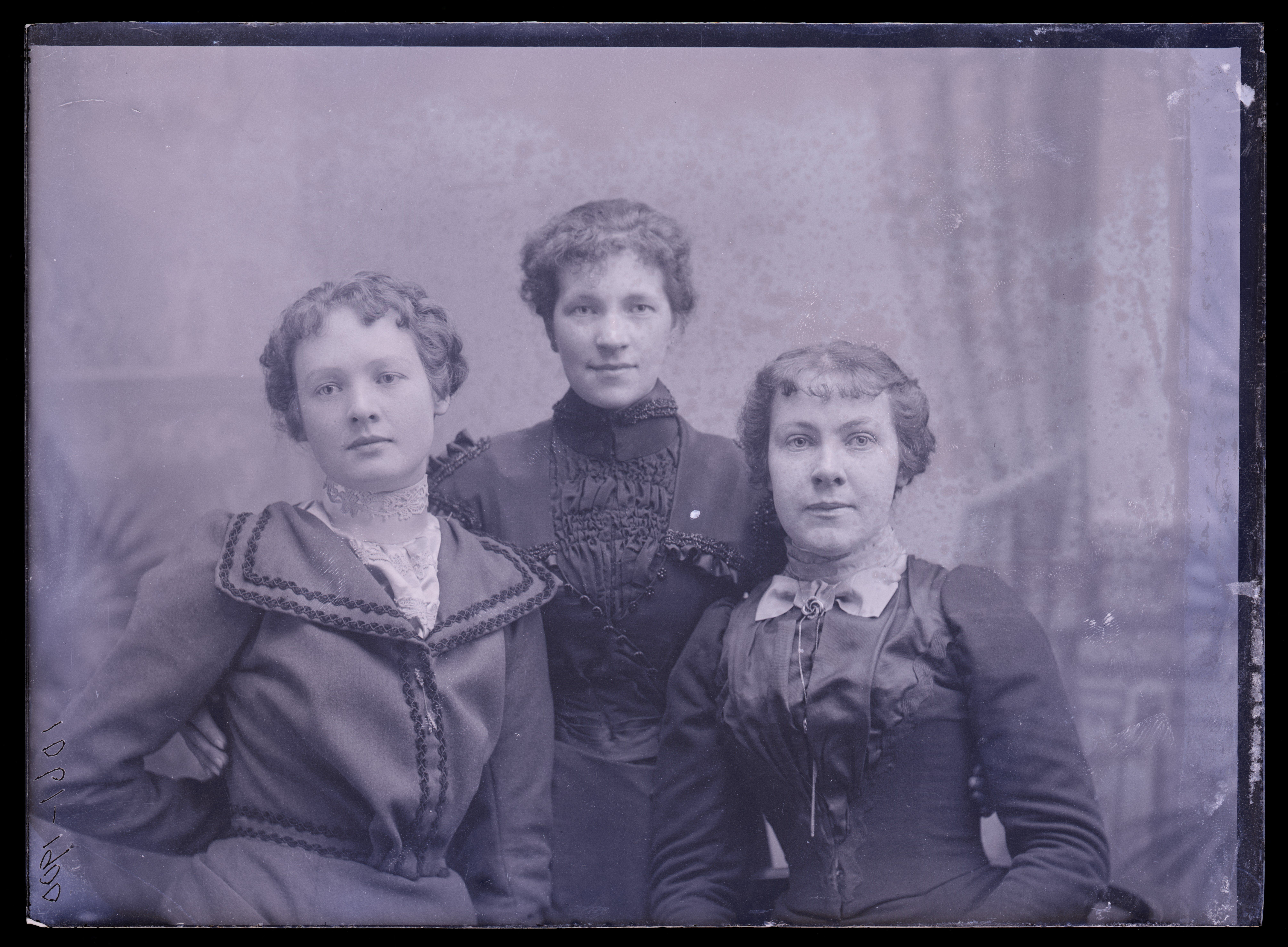 Scottish Latter-day Saint Lizzie Nelson, who frequently accompanied the missionaries to church meetings and on other outings, stands between missionaries Josephine Booth (left) and Eliza Chipman at the Hampton photo studio in Glasgow, 7 March 1900. (PH 6142, Church History Library, Salt Lake City.)