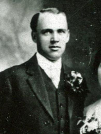 <p xmlns:its="http://www.w3.org/2005/11/its" xmlns="http://www.w3.org/1999/xhtml"> James Theophilius Blake with his wife, Emma Bunnell on their wedding day in 1912.</p>
