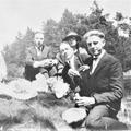 Eating at Golden State Park in San Francisco, Calif,  1922