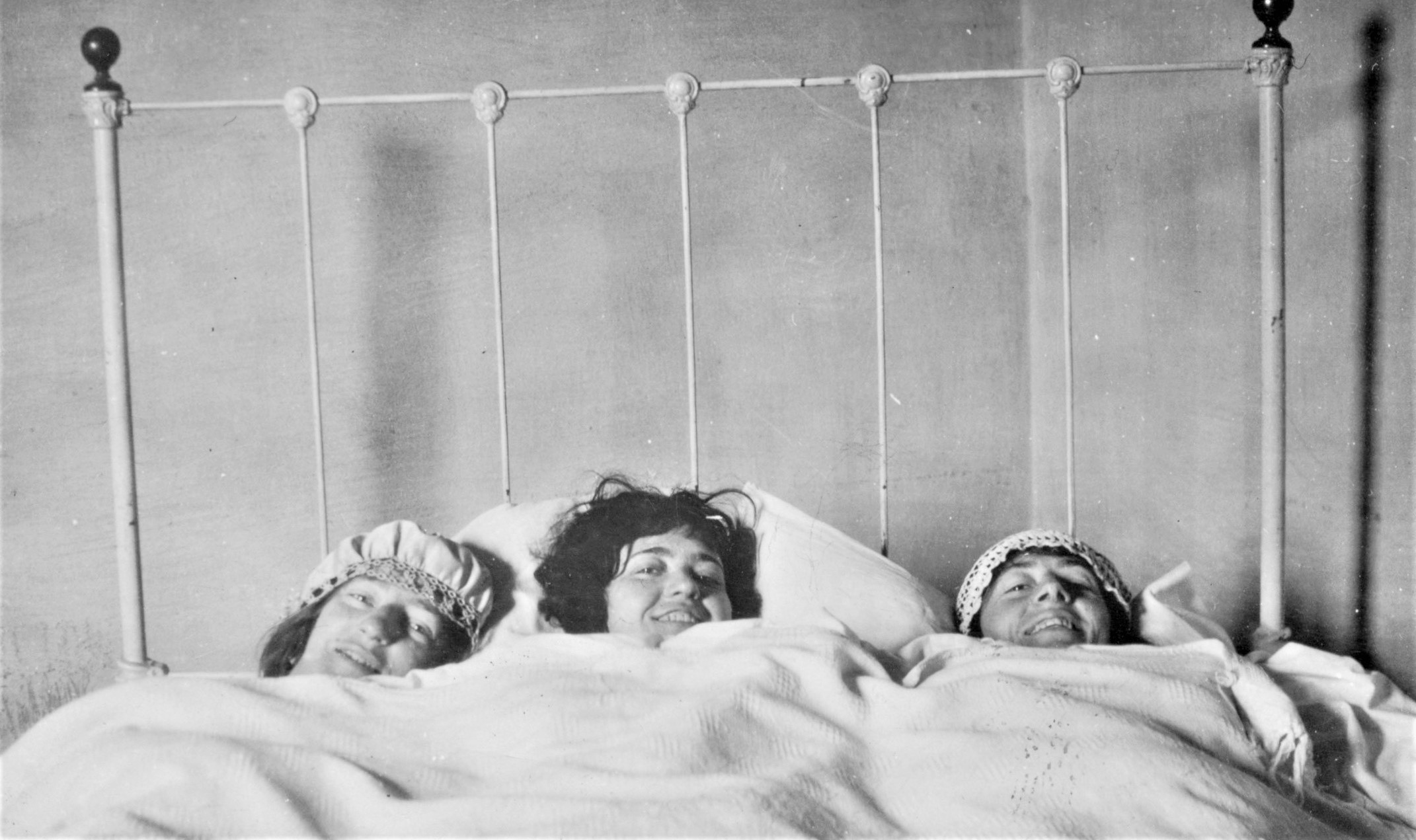 Sister Missionaries Sleeping,  1923