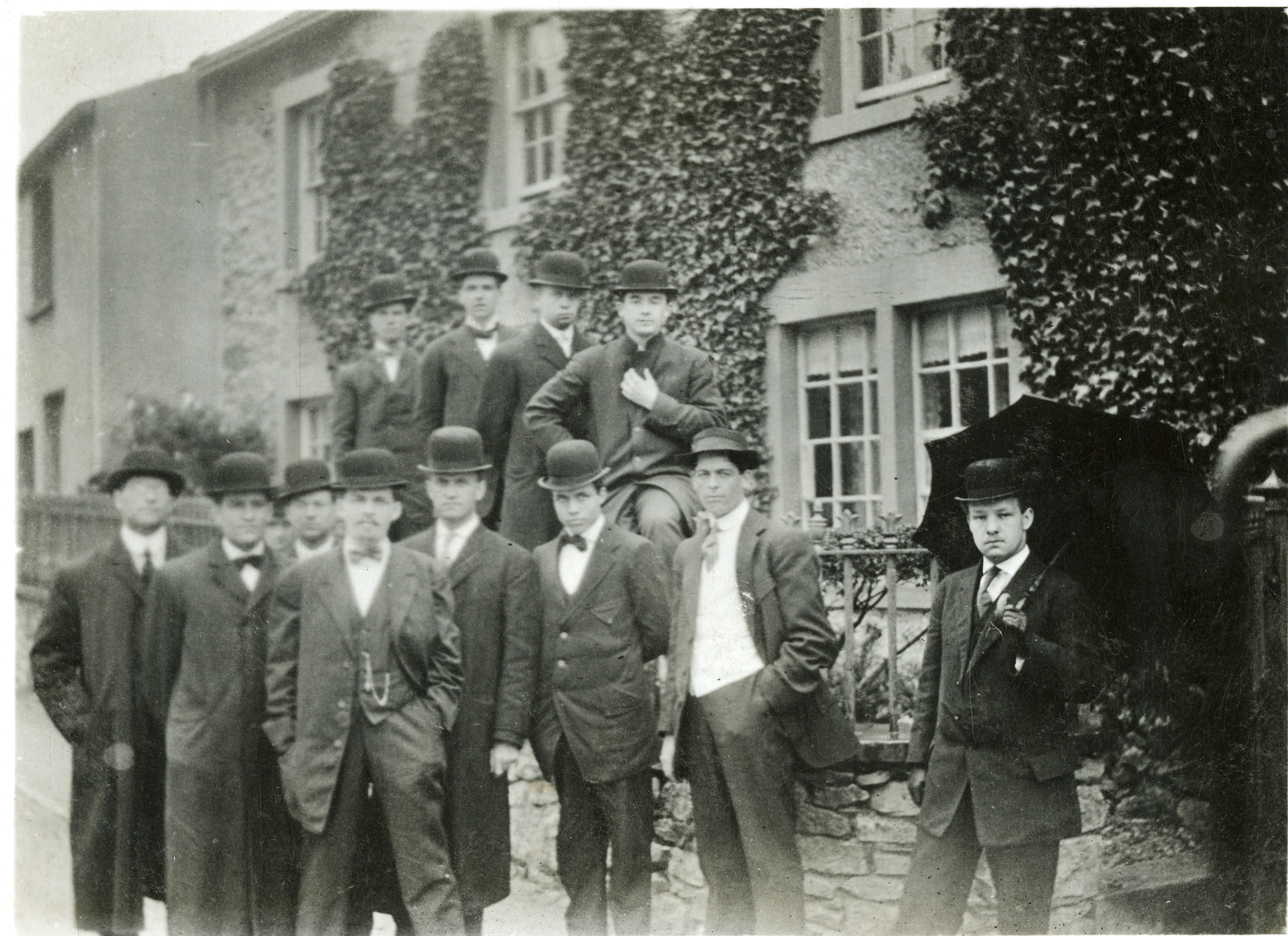 Group of missionaries of the British Mission, circa 1910.