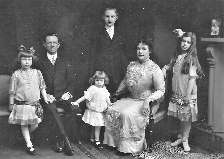 Hyrum Mack Smith and family on British Mission,  1915