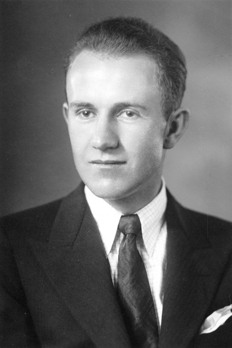 Arnold Oliphant Gurr (1910 - 2003) Profile