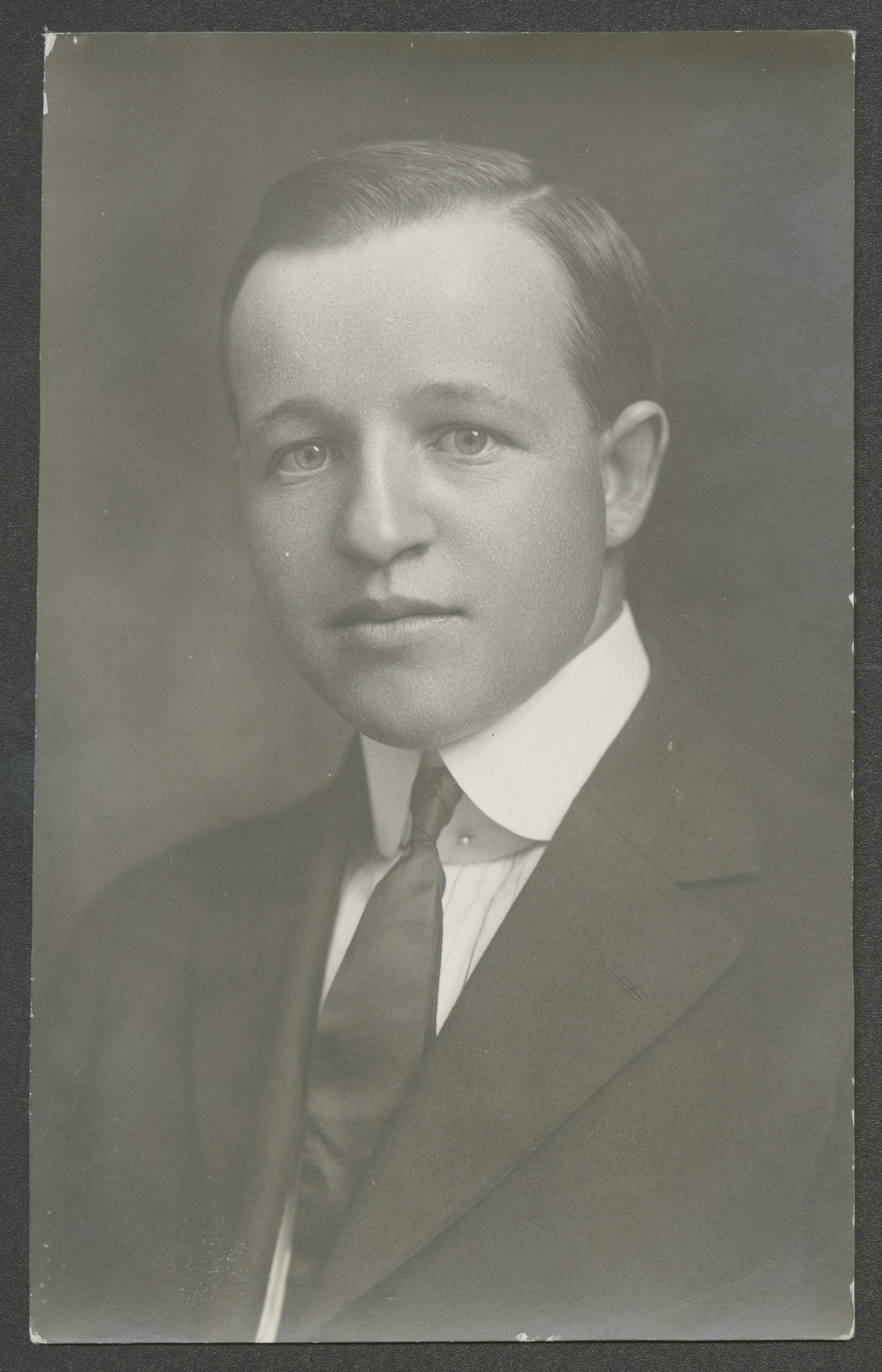 Leonard Alder Robins (1892 - 1959) Profile