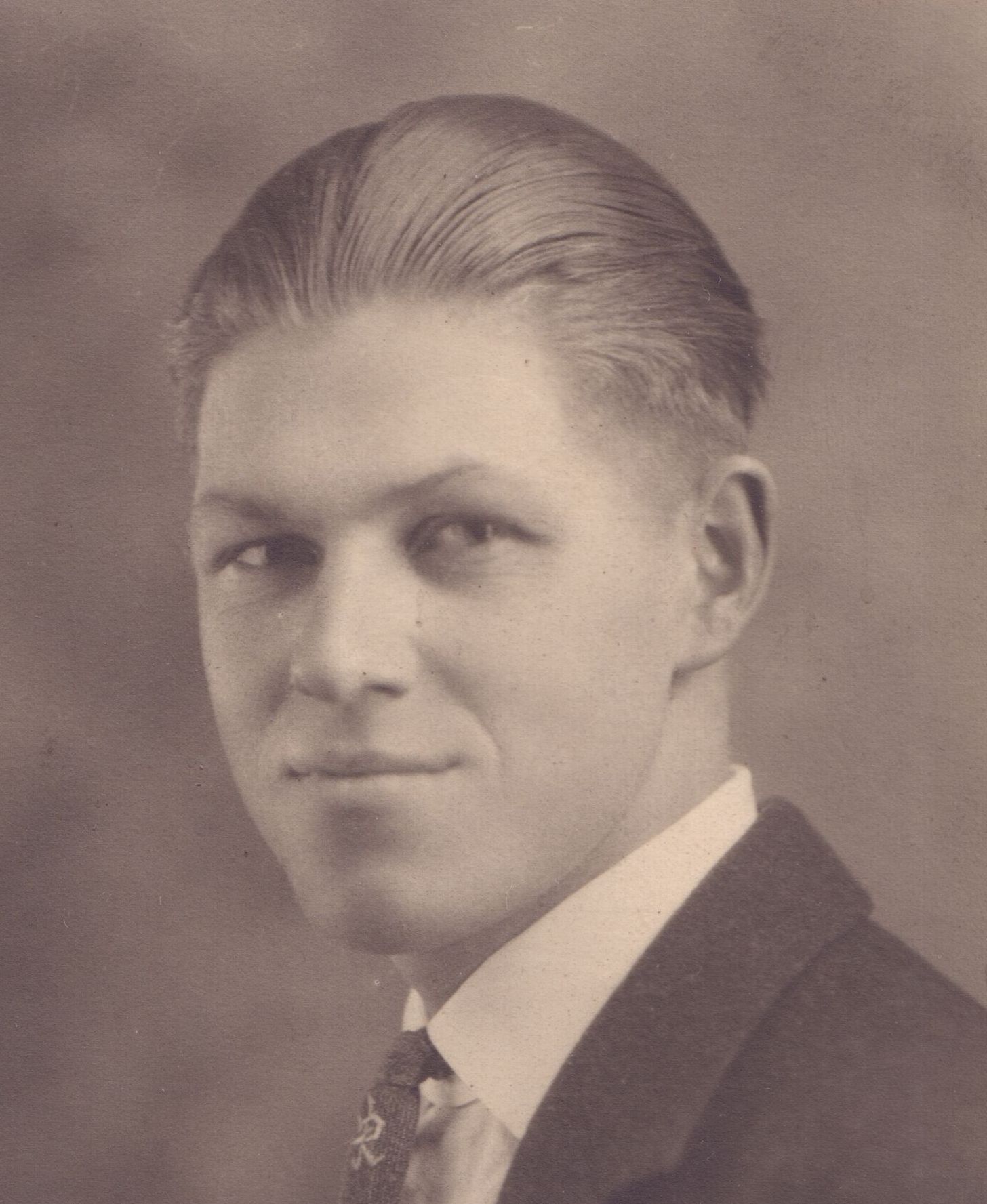 Read Sorensen Arnold (1904 - 2001) Profile