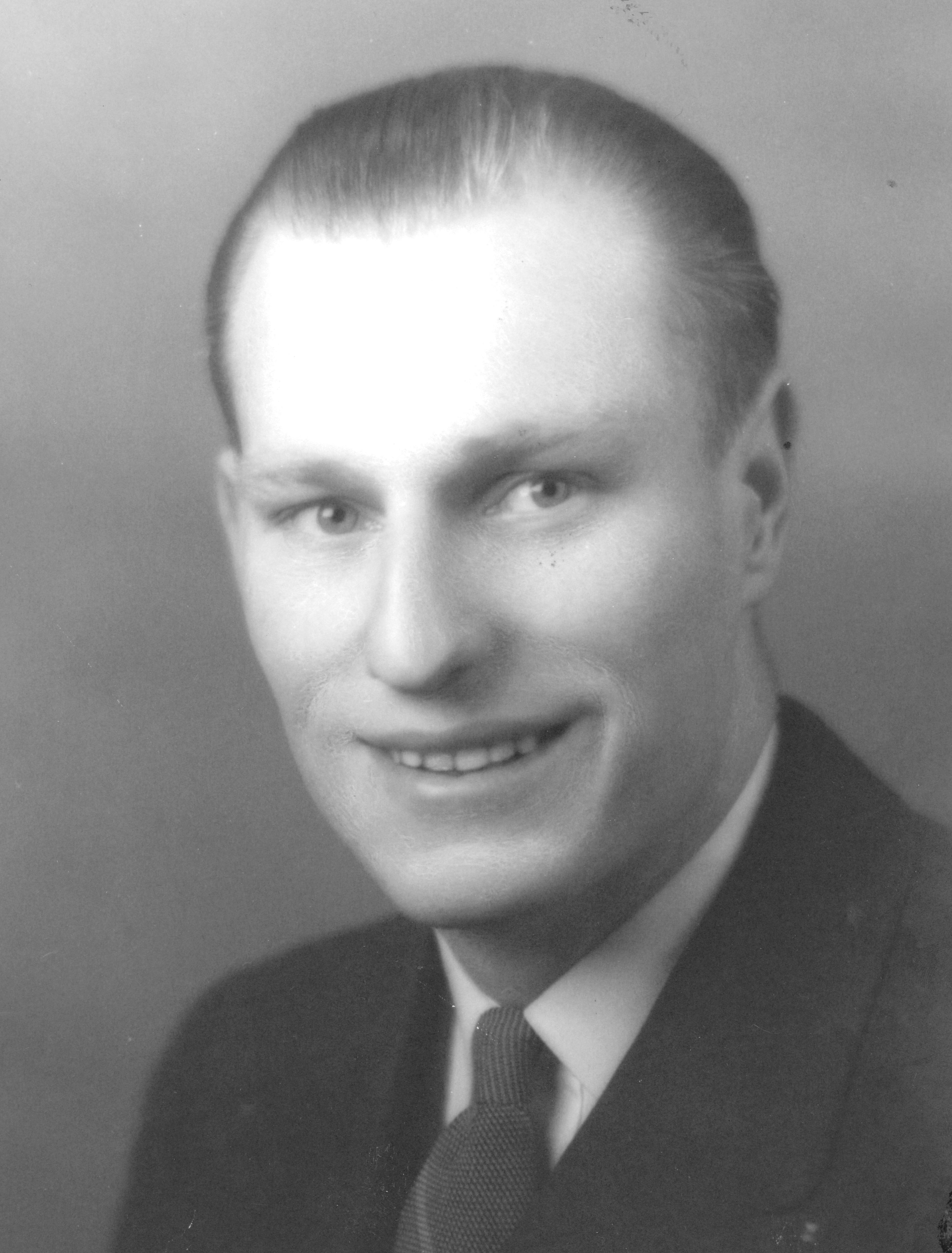 Claudius R Brown Jr. (1917 - 1988) Profile