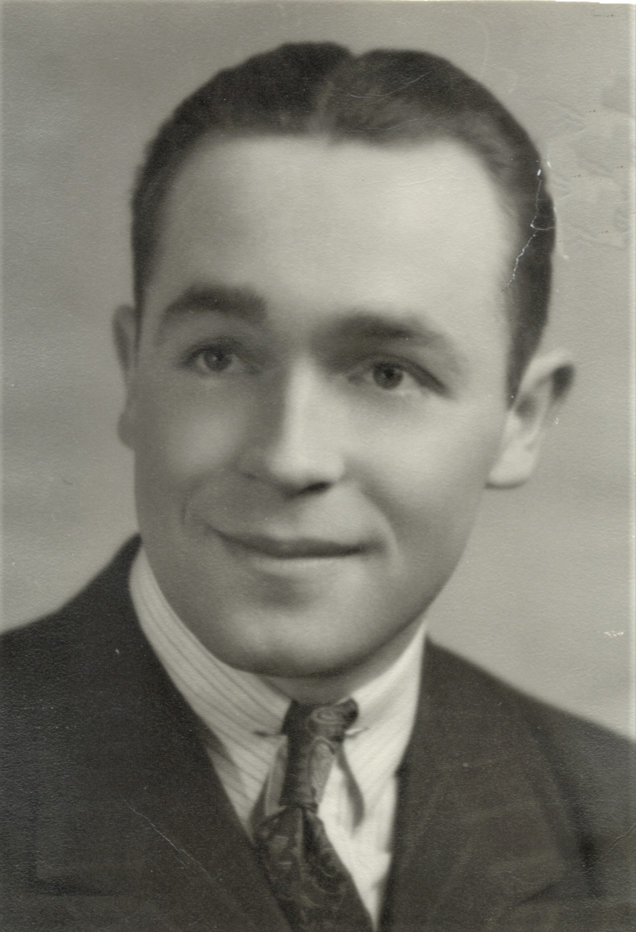 Darwin Barnes (1920-2014) Profile