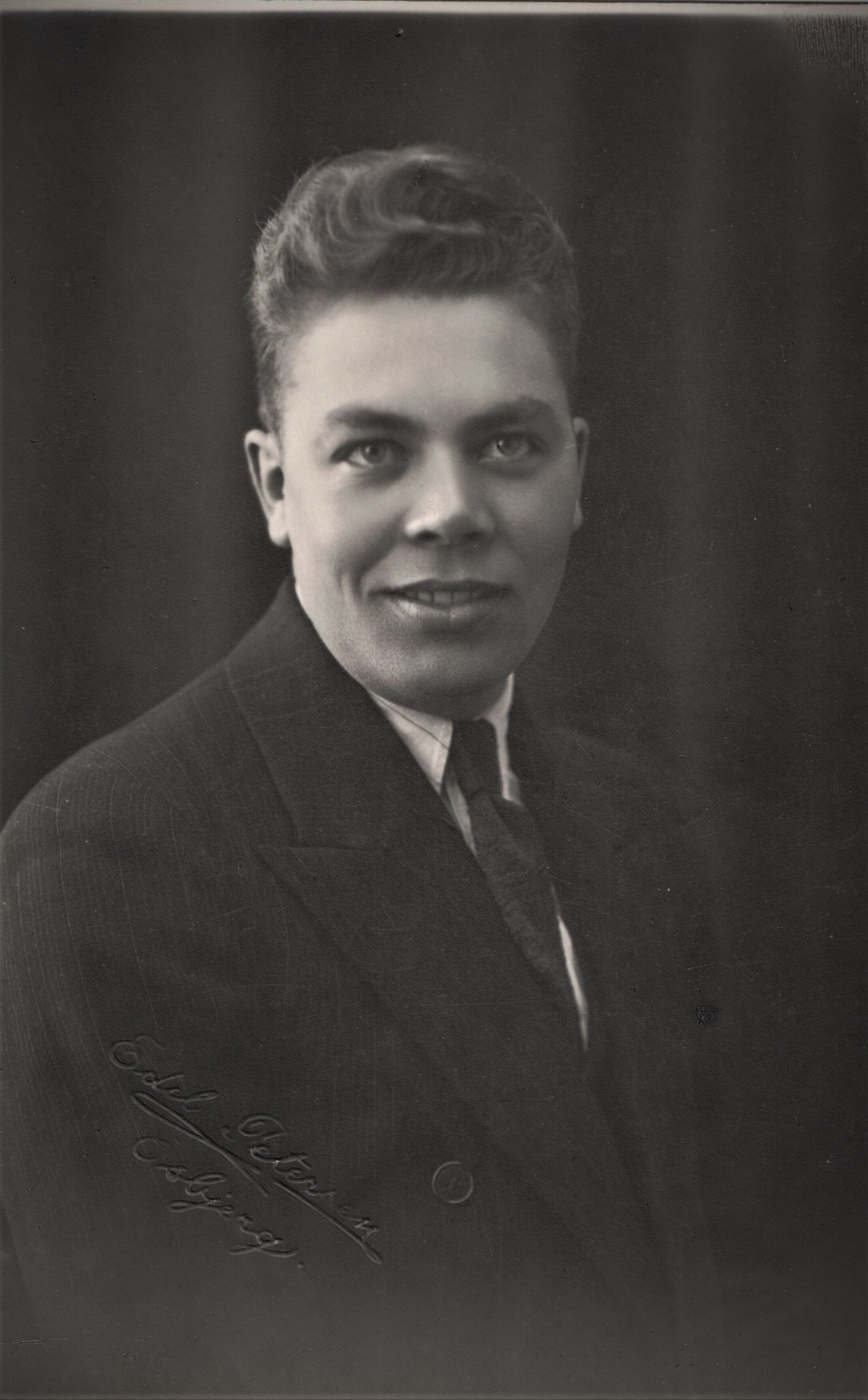 Gerald Dean Burr (1907 - 1997) Profile