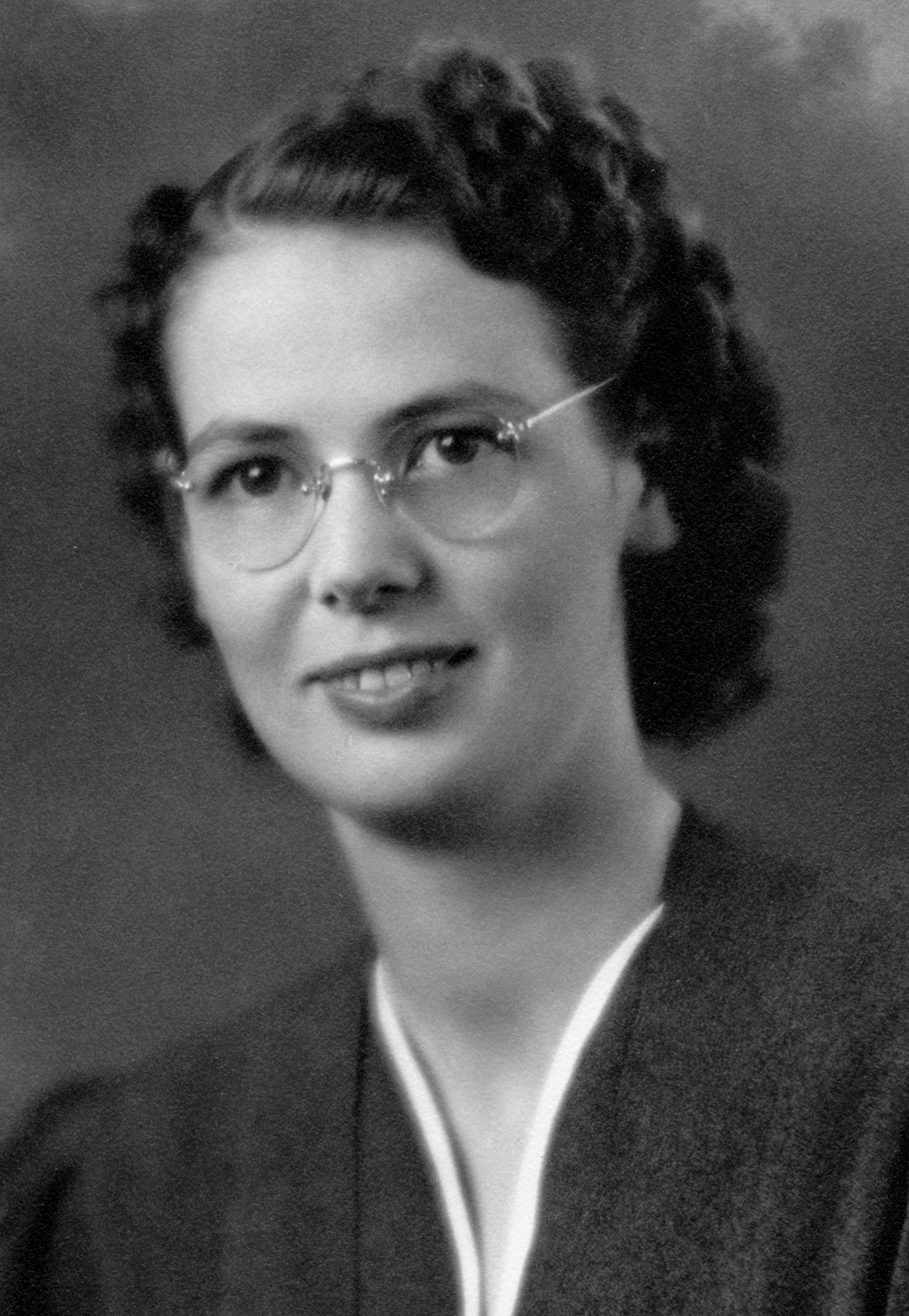 Helen Bradshaw (1915 - 2006) Profile