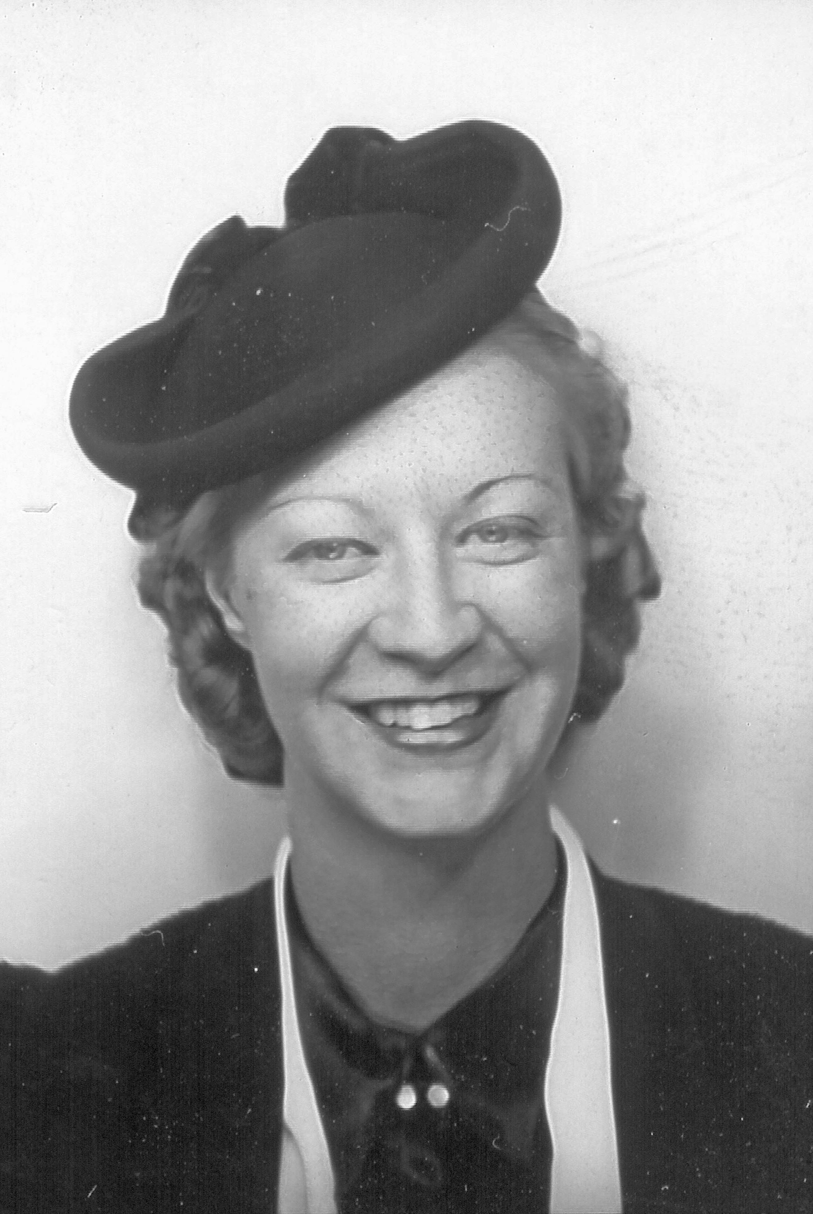 Stena Pearl Bott (1915 - 2003) Profile
