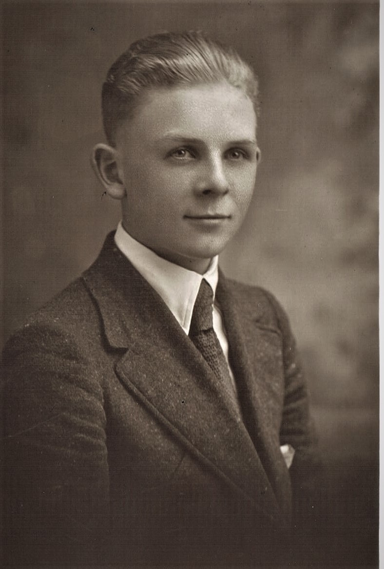 Wallace Elroi Broberg (1901 - 1996) Profile