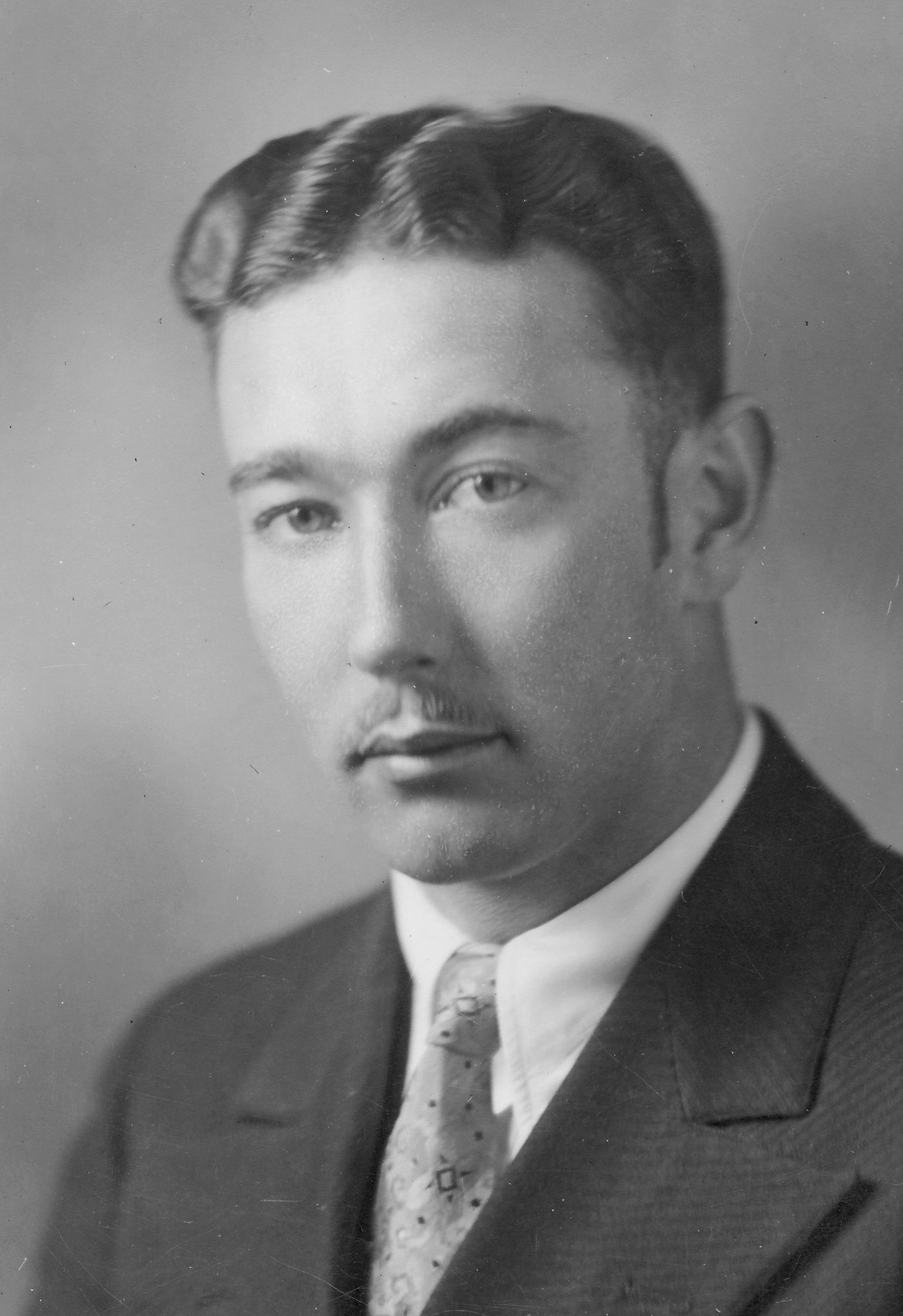 Robert L Comish (1907 - 1978) Profile