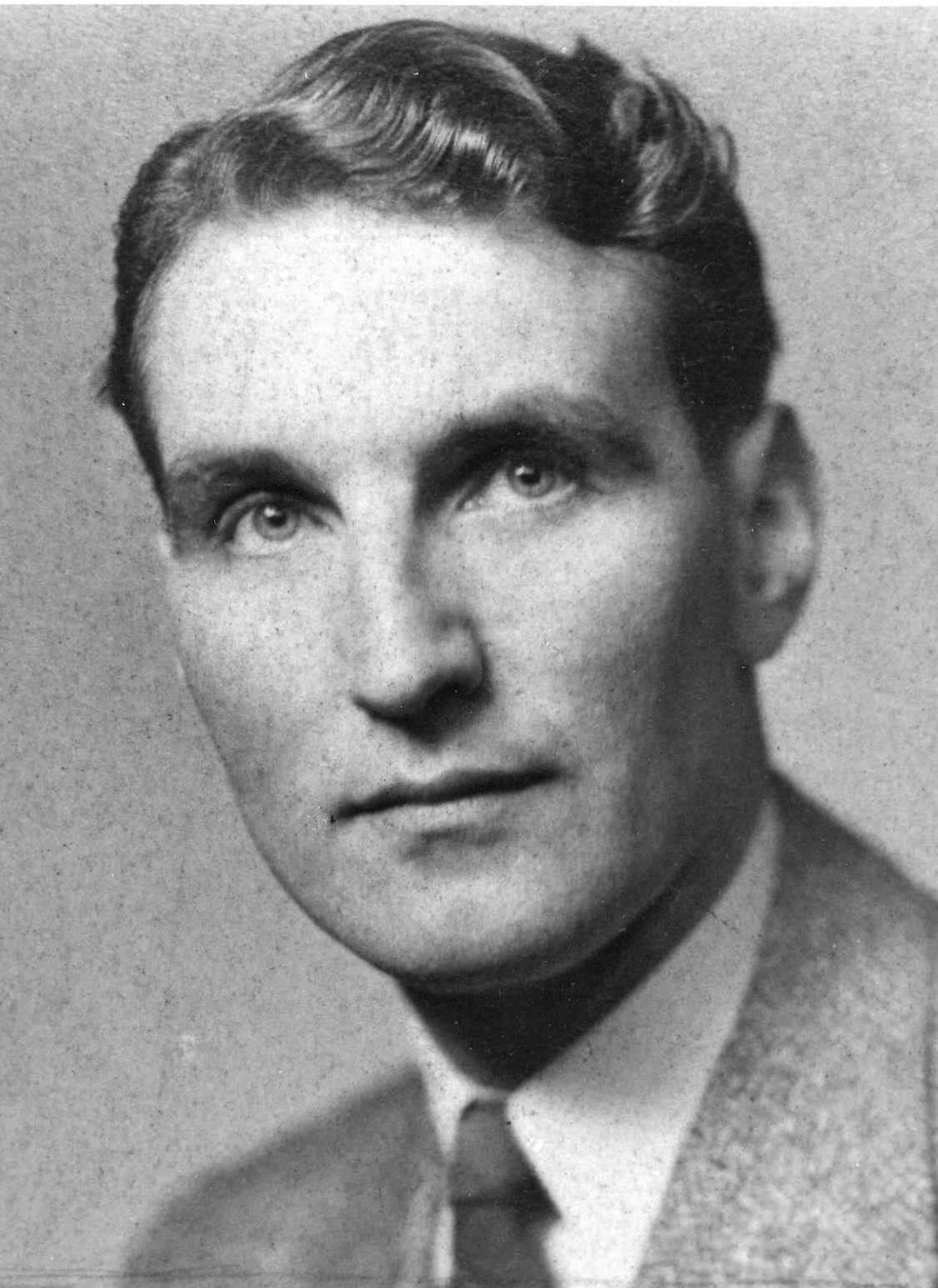 Walter Howard Draper (1909 - 1987) Profile