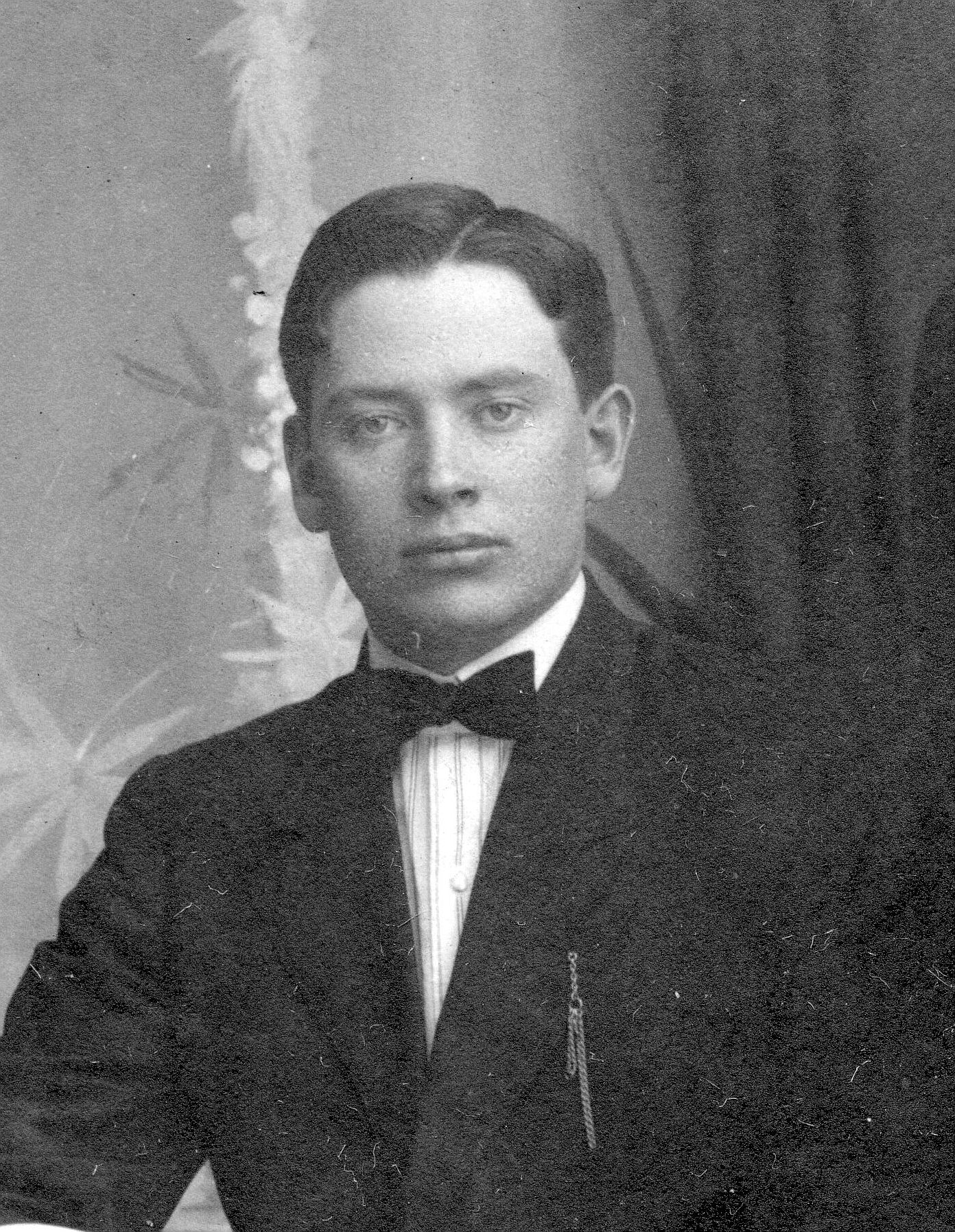 Wilford Davis (1887 - 1931) Profile