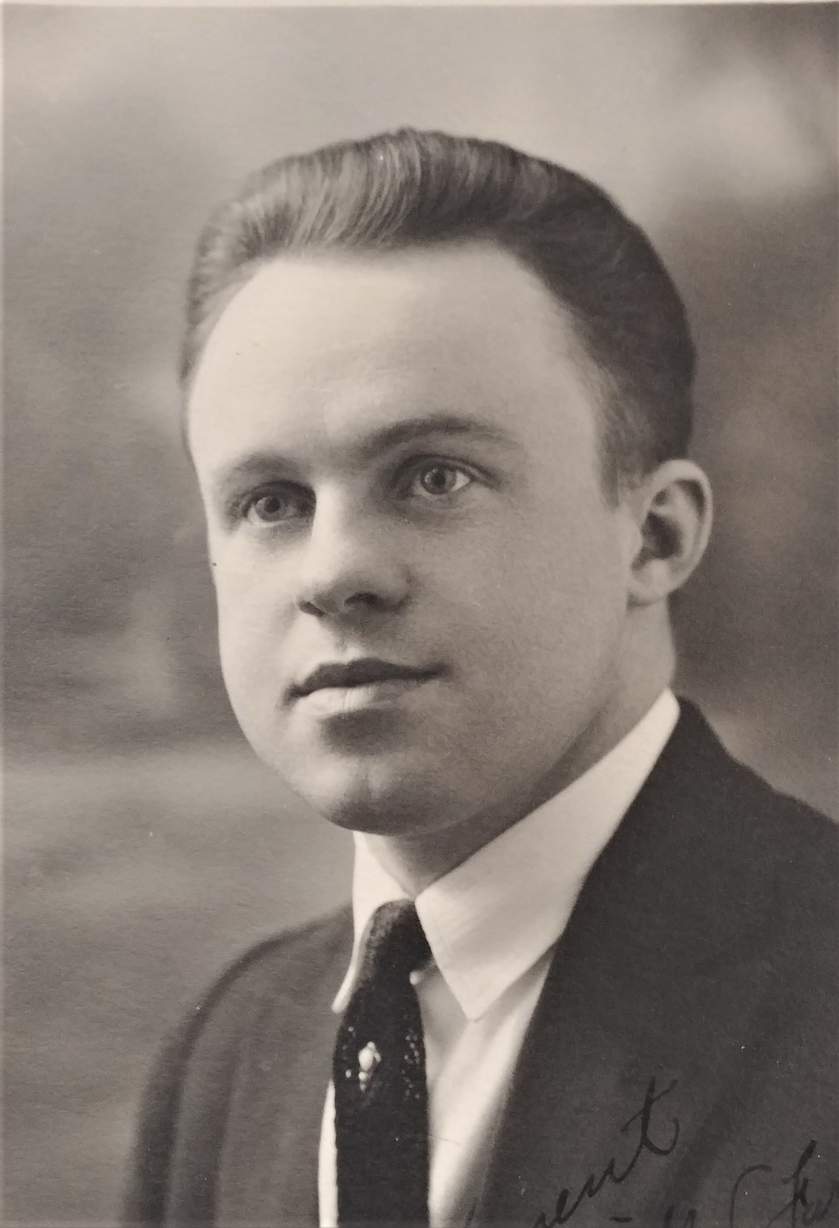 Kenneth Lee Farr (1898 - 1944) Profile