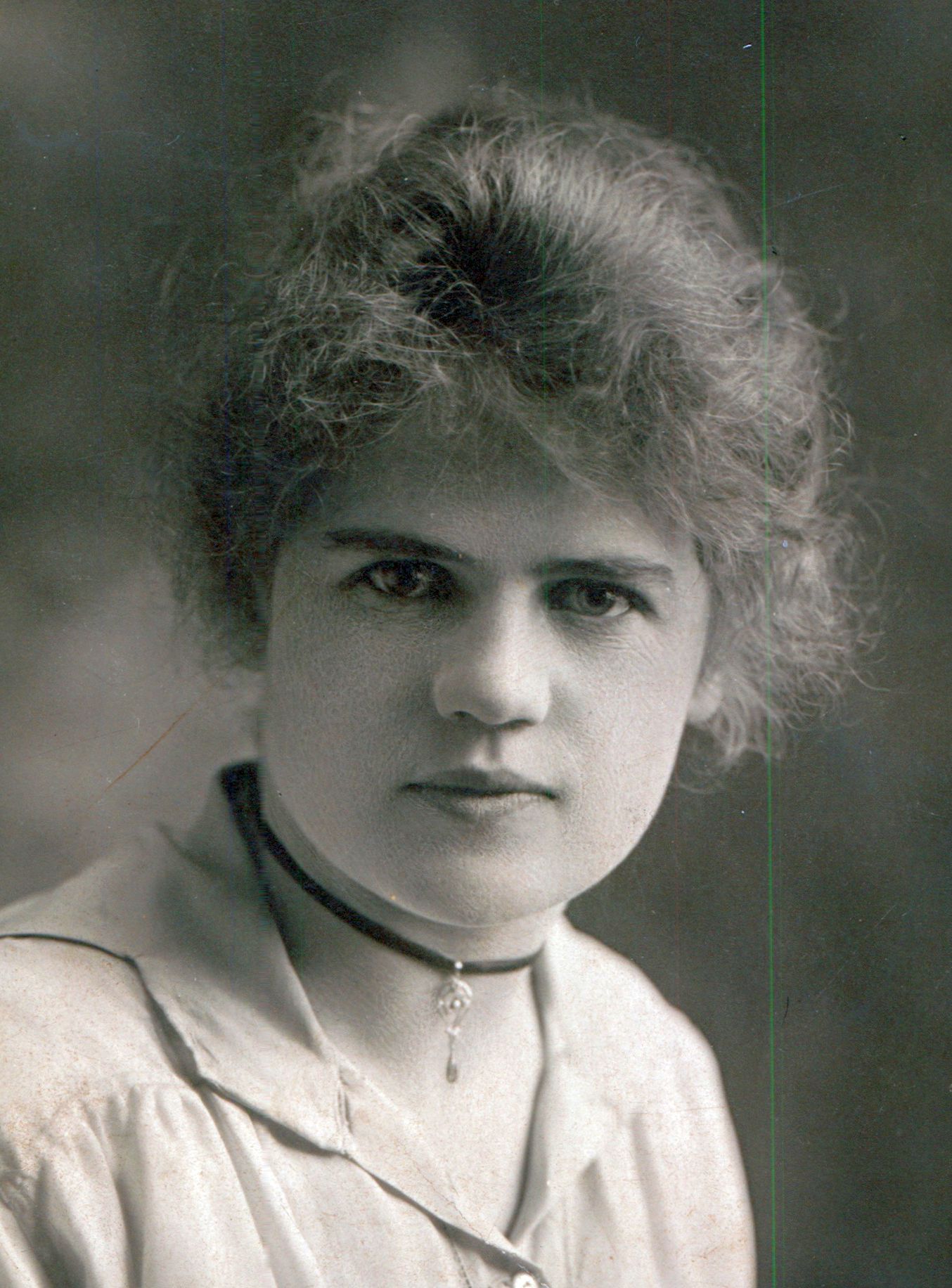 Laura Gurr (1892 - 1980) Profile