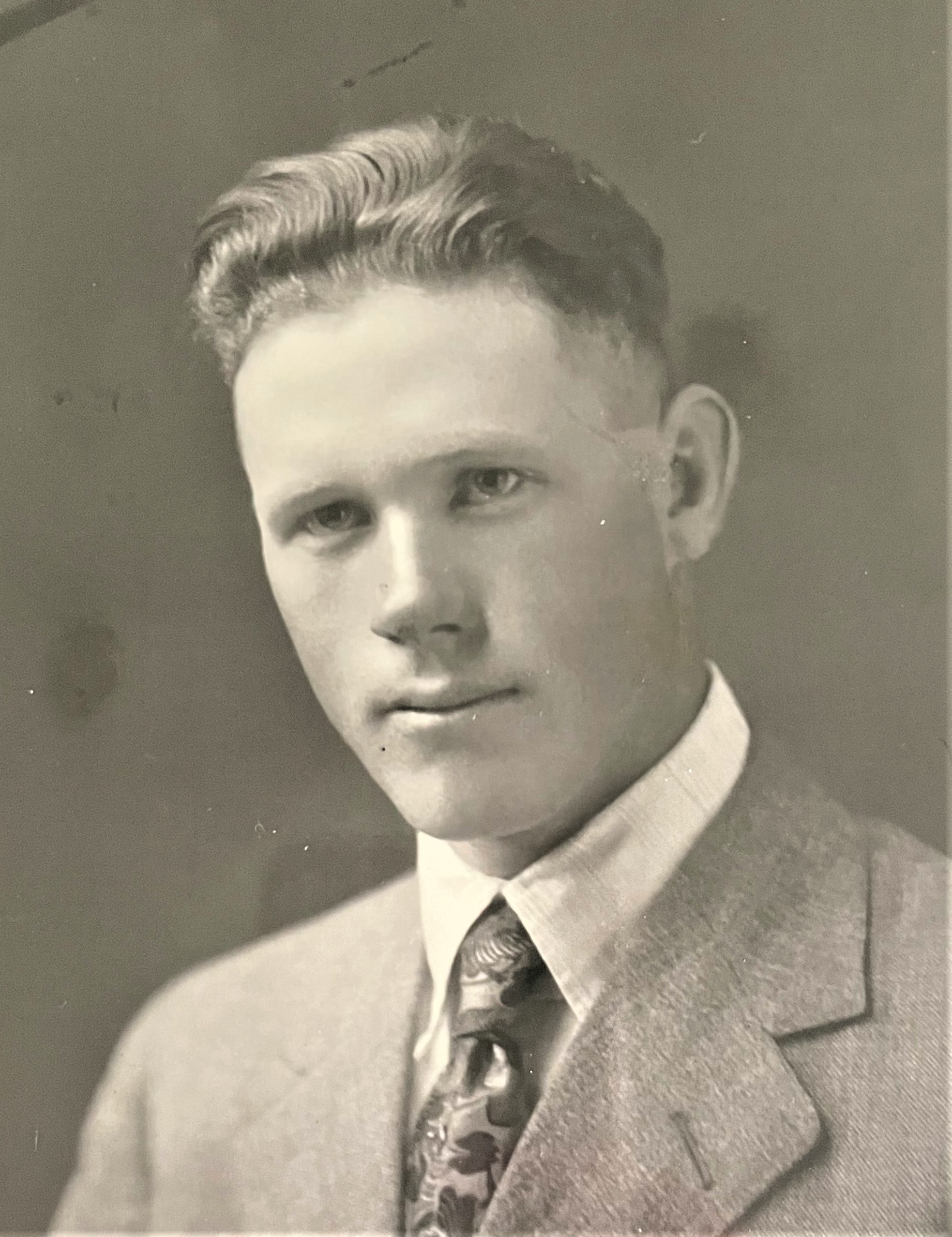 Deloss Watson Holley (1898 - 1985) Profile