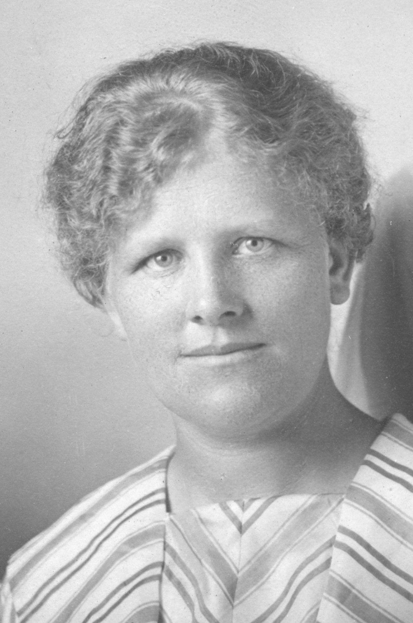Edna Bertha Hansen (1888 - 1975) Profile