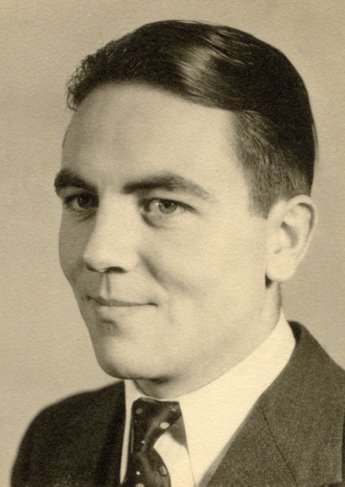 Loyal Hansen (1918 - 2012) Profile