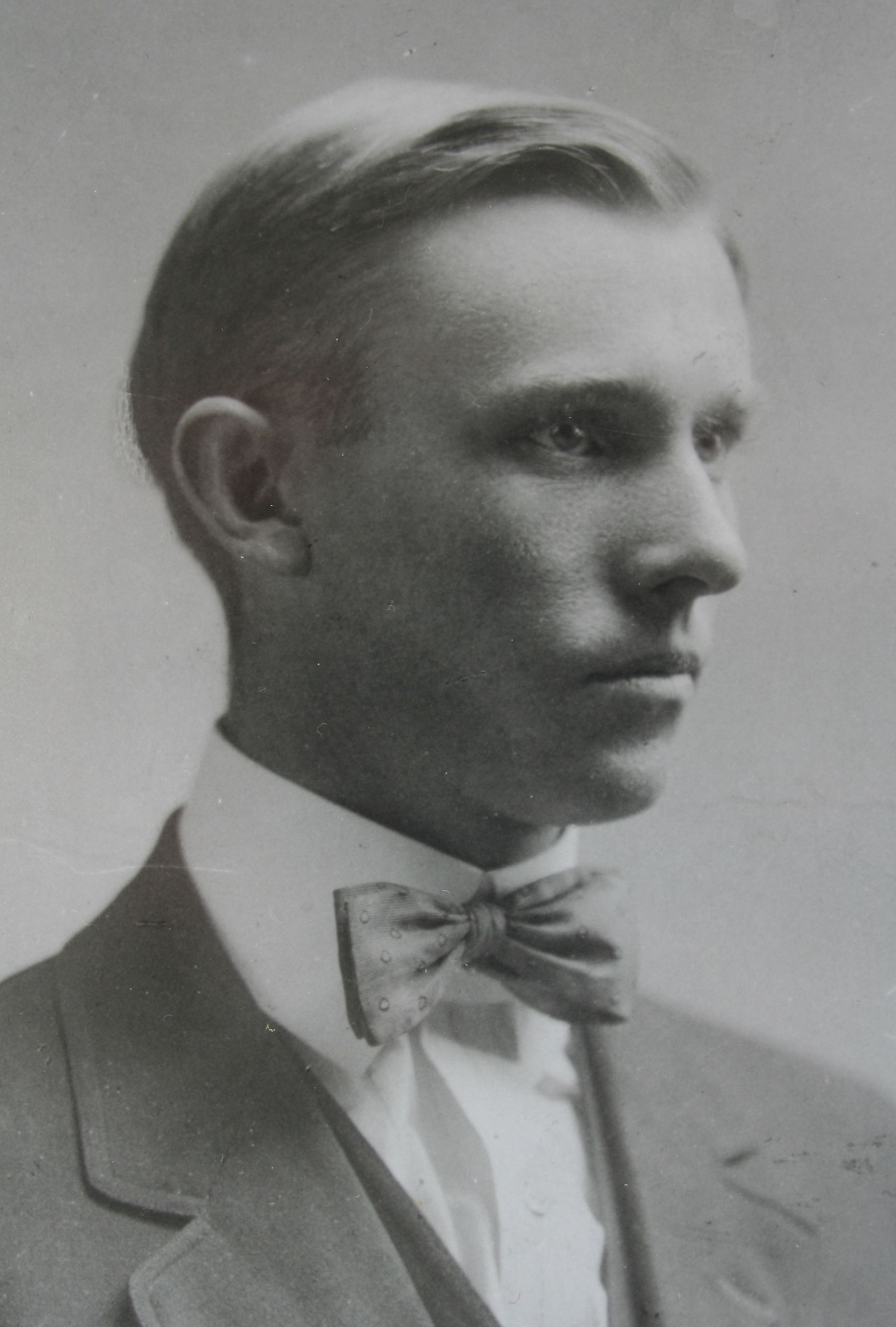 Christian James Larsen (1894 - 1945) Profile