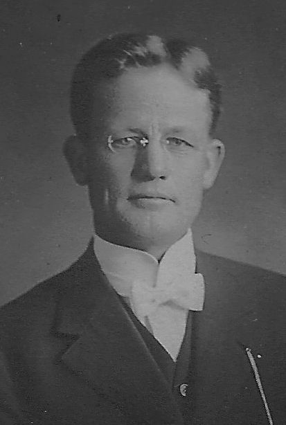 Ephraim Larson (1882 - 1981) Profile