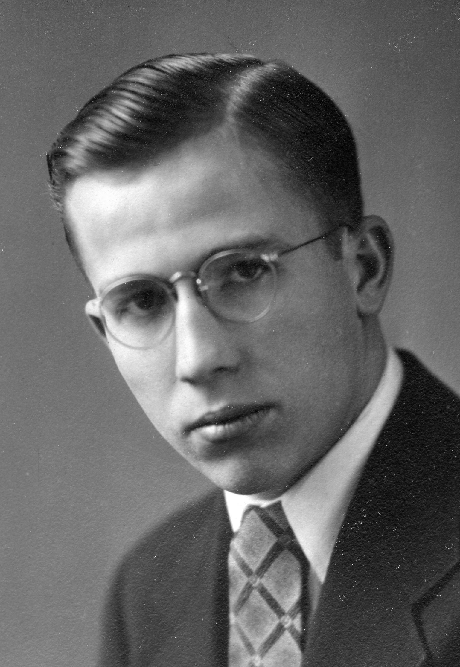 Harold E Larsen (1917 - 2004) Profile