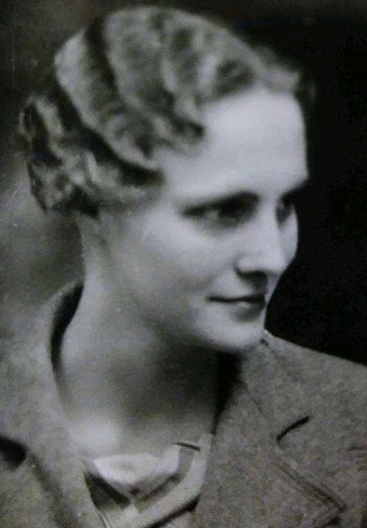 Lillie Larsen (1913 - 1999) Profile
