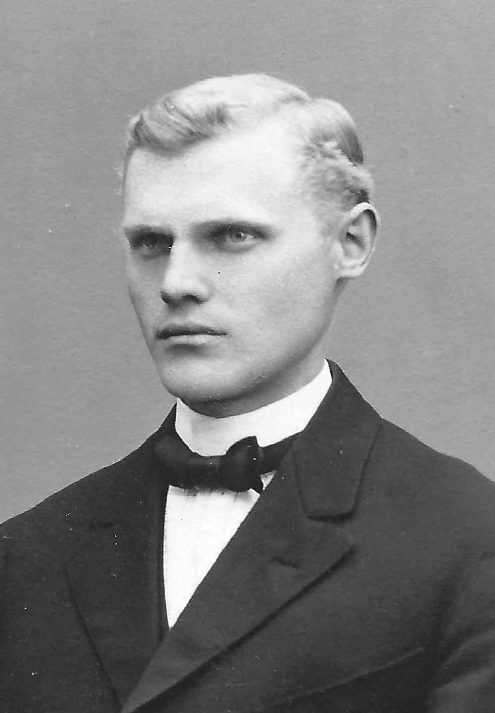 Niels Jorgen Larsen (1879 - 1964) Profile