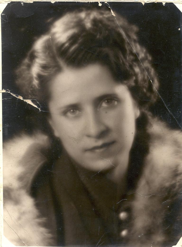 Esther Ontiveras Acosta (1914 - 1999) Profile