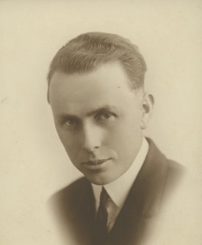 Lewis Lamont Pilkington (1892 - 1994) Profile