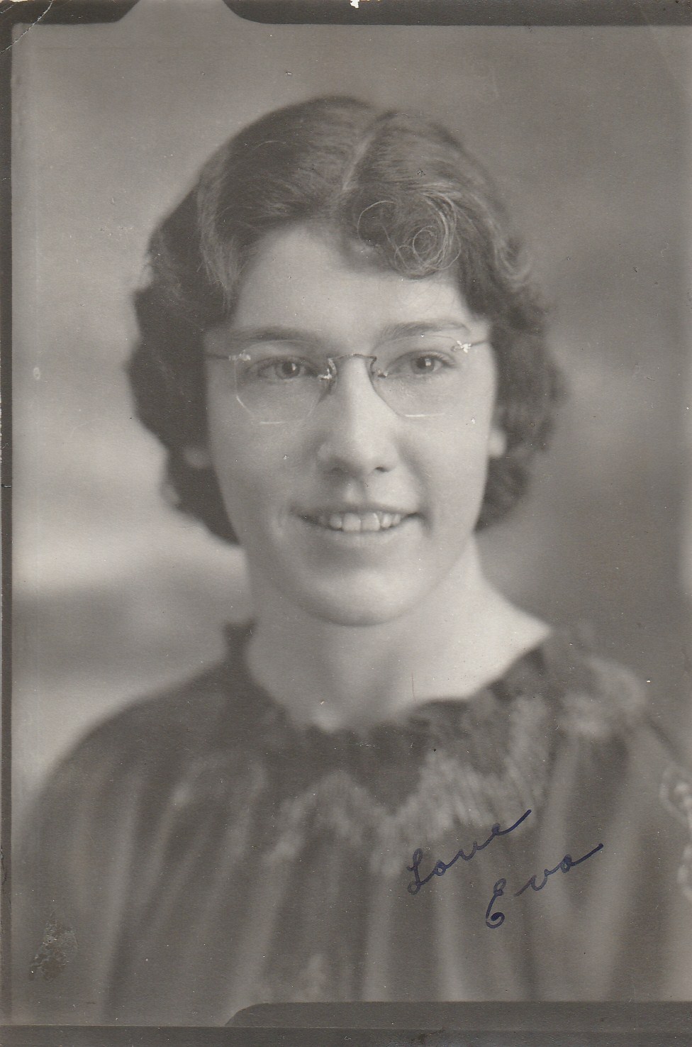 Eva Webb (1915 - 2004) Profile