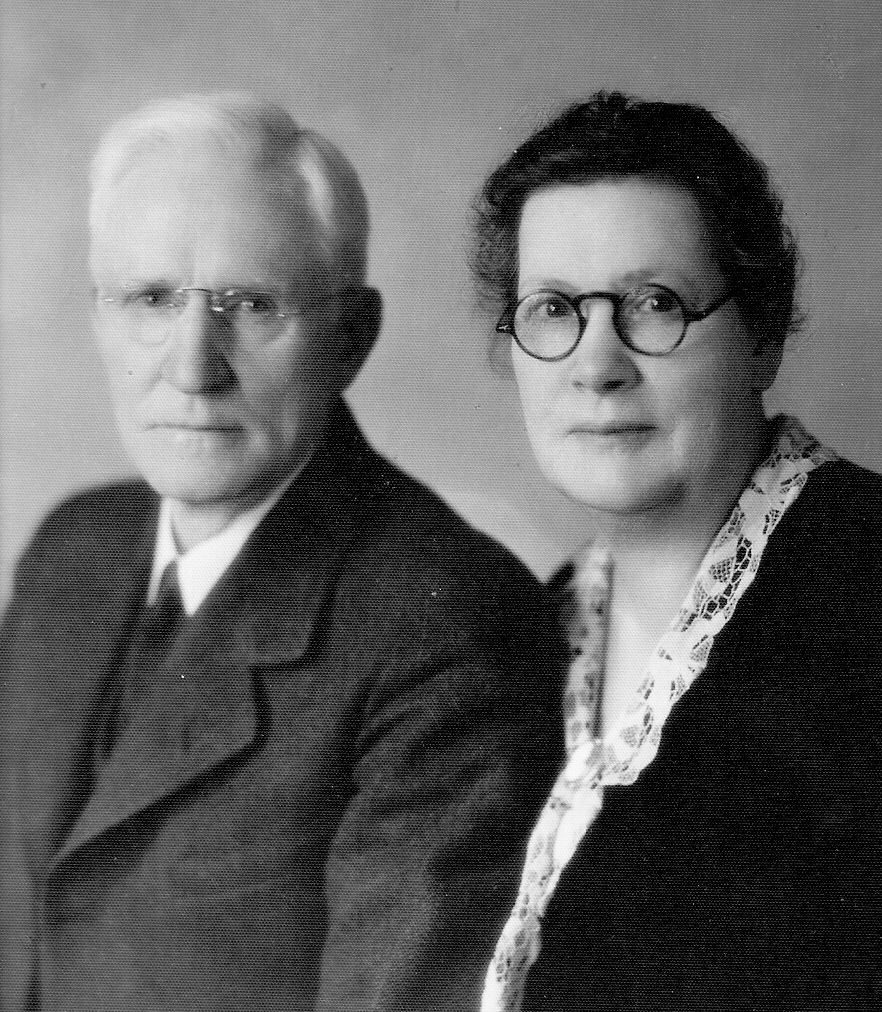 California Mission President Alonzo Arza Hinckley and his wife Rose May Robinson