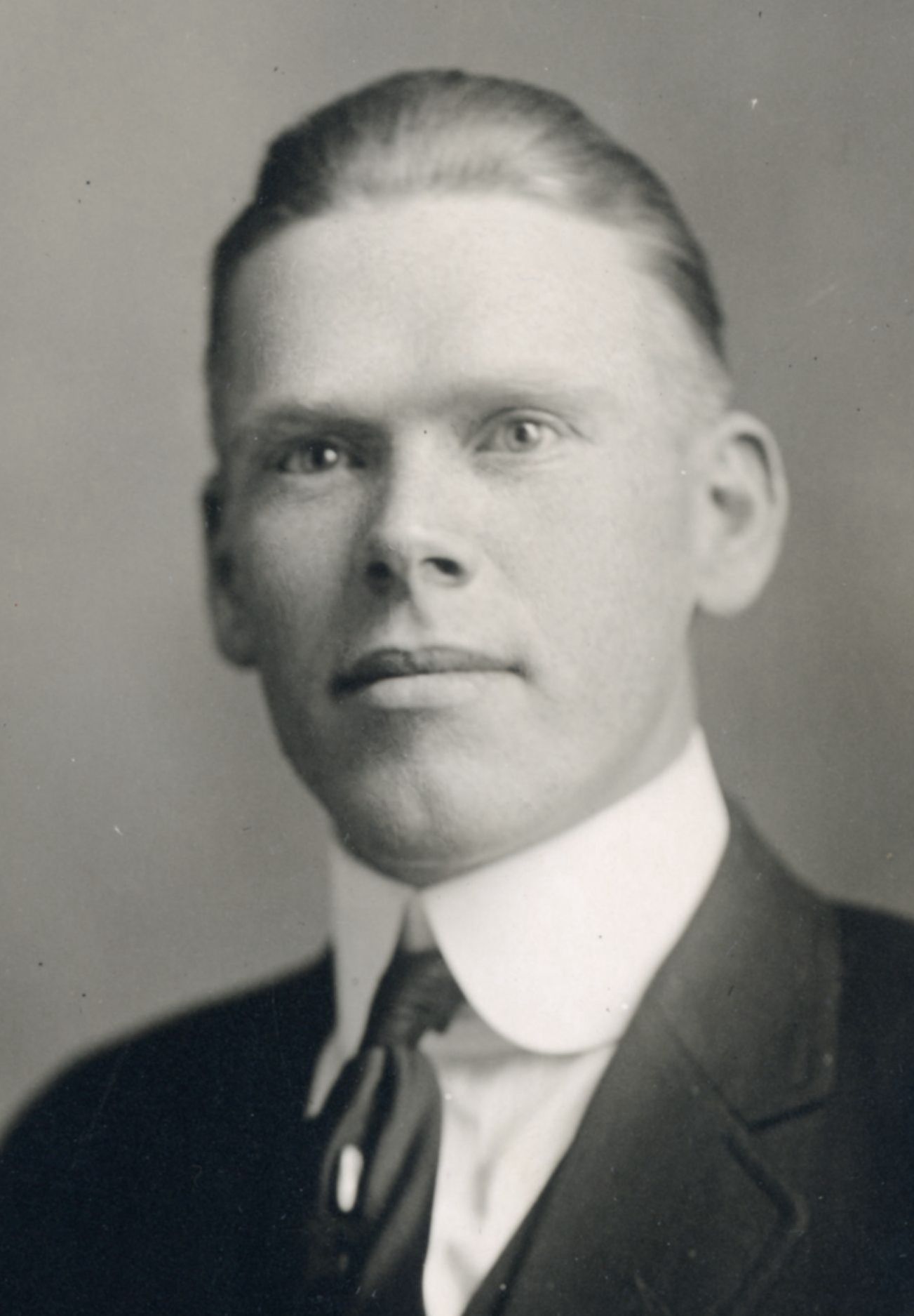 August Gideon Omer (1892 - 1968) Profile