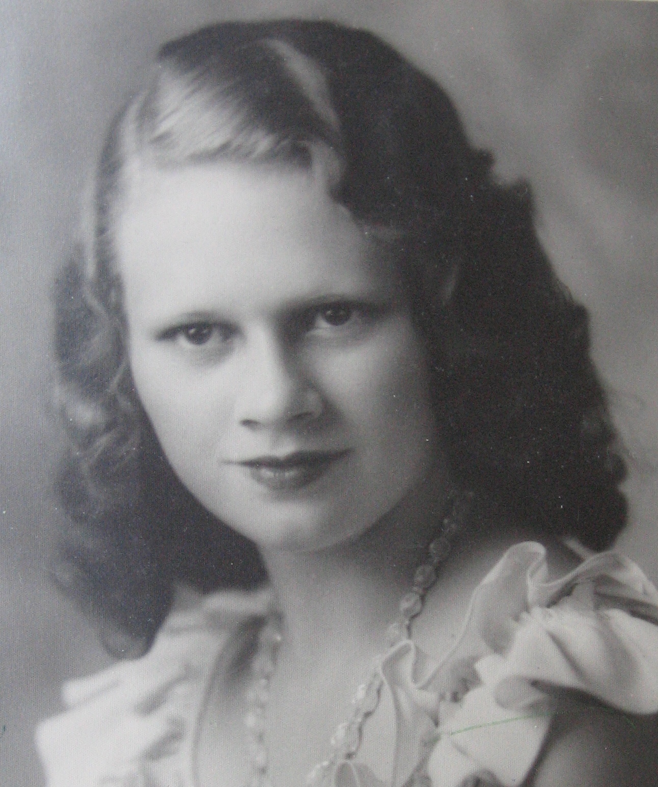 Faye Leone Evans (1915 - 2003) Profile