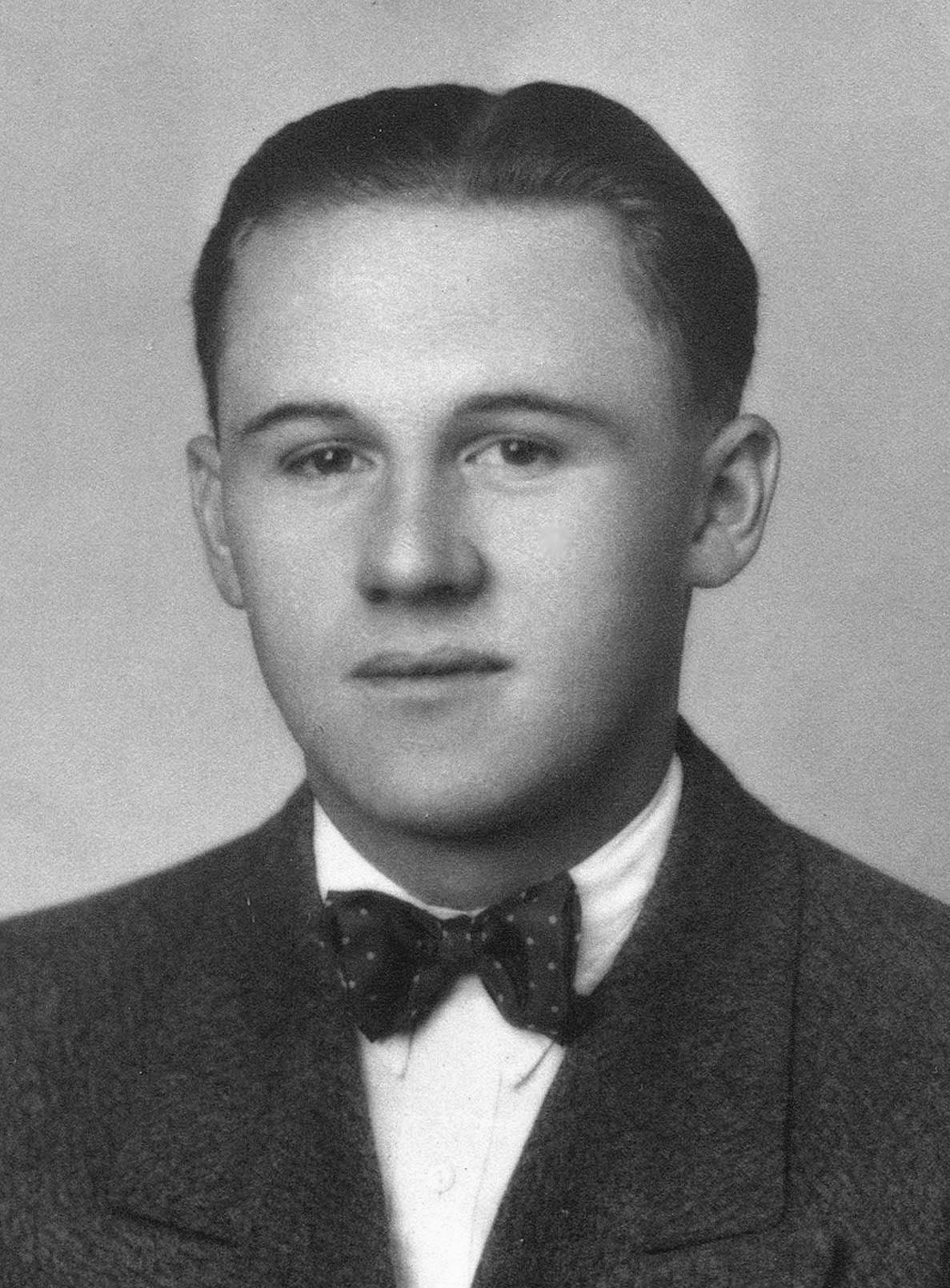 Wallace K Everton (1908 - 1981) Profile